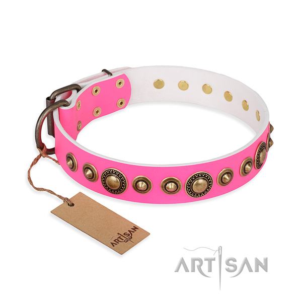 Pinkes Lederhalsband stilvoll