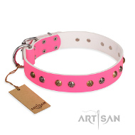 Pinkes Lederhalsband mit schoenen Kreisen