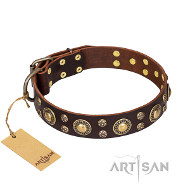 "Flower Melody" braunes Lederhalsband von Artisan FDT