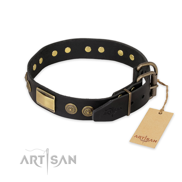 Artisan Halsband mit Messing Schmuck