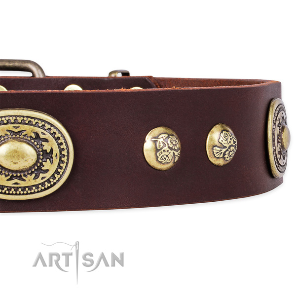 Artisan Halsband mit Altbronze Dekorationen