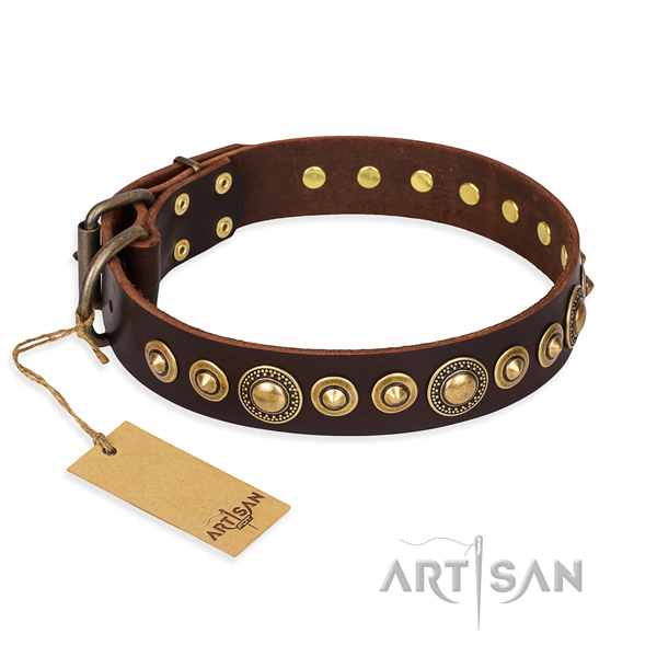 Artisan dunkel-braunes Halsband mit Dekor