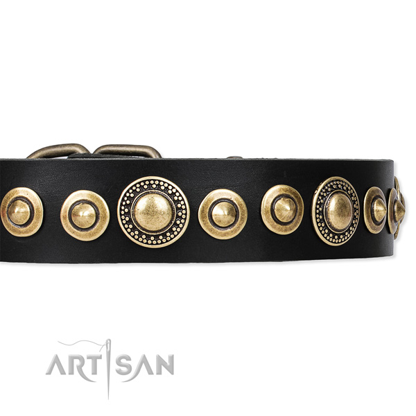 Artisan schwarzes Halsband mit Schmuck