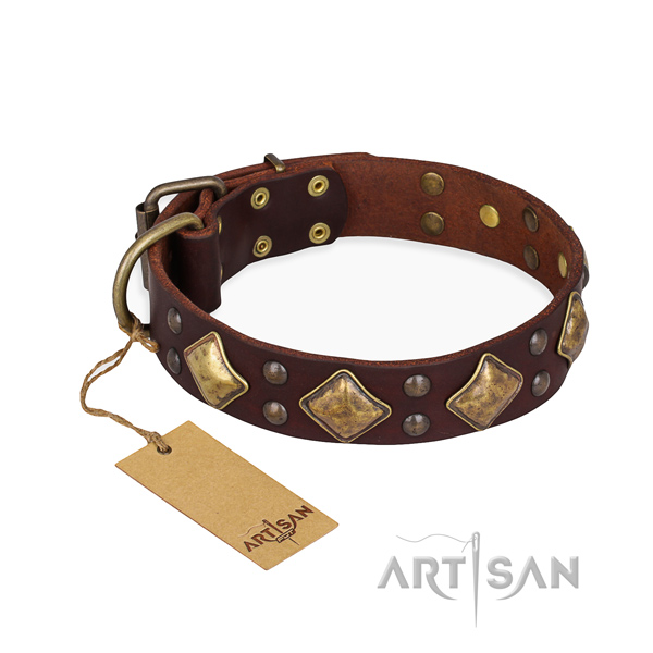 Artisan Halsband mit stilvollen Schmuckelementen