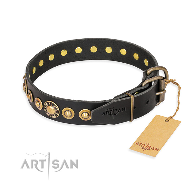 Artisan unvergleichbares Halsband mit Dekorationen