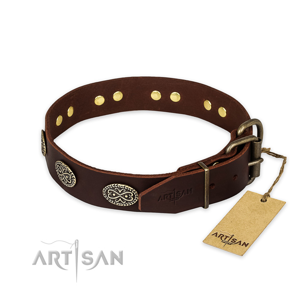 braunes Lederhalsband von FDT Artisan